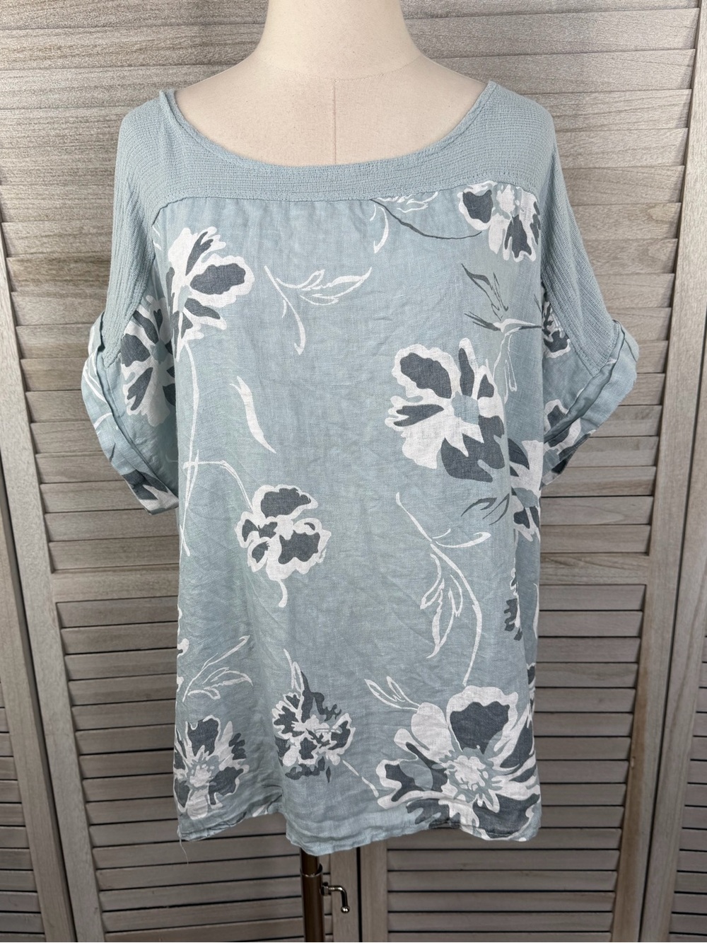 LUNGO L'ARNO Women's Blue & White Floral Print 100% Linen Short Sleeve Blouse-1X